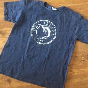 Oak island swordfish navy short sleeve graphic tee in size L